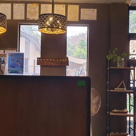 Aj Tourist Inn โกรอน ภายนอก รูปภาพ
