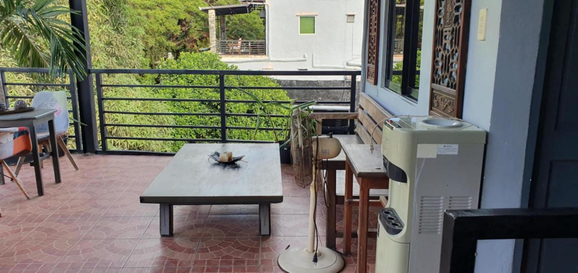 Aj Tourist Inn โกรอน ภายนอก รูปภาพ